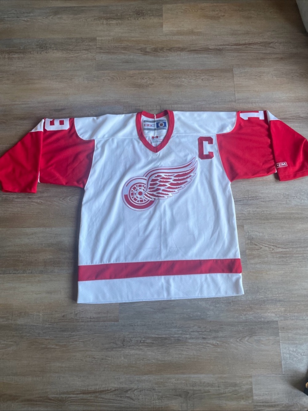 Vintage 90s CCM Steve Yzerman #19 Detroit Red Wings NHL Hockey Jersey Size L